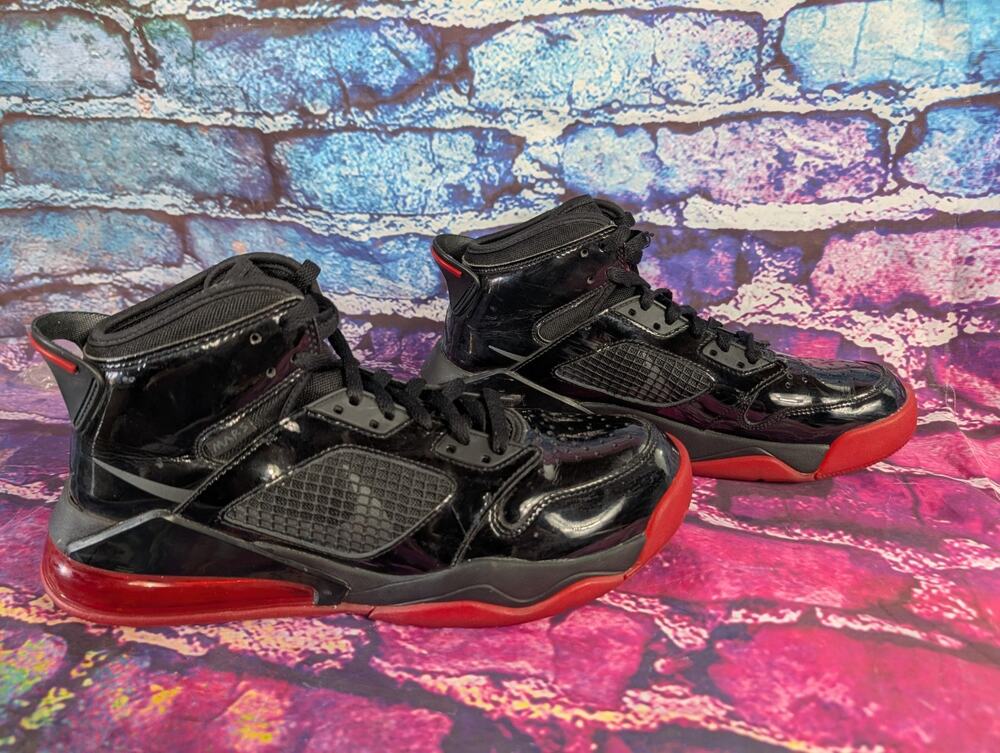 Jordan Mars 270 Bred - CD7070-006 Size 9 Black Red Lace Up Swoosh